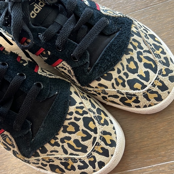Adidas Rivalry Low Leopard Print Shoe | 6 - Picture 7 of 10